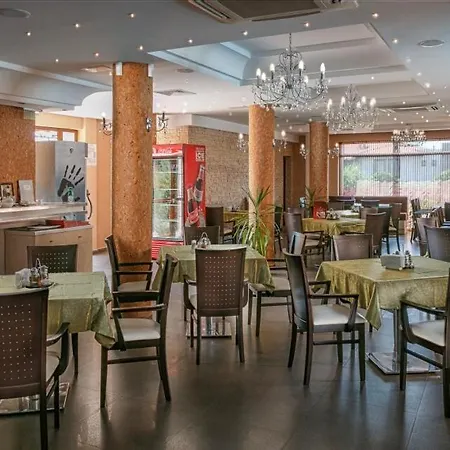 александра 호텔 3*