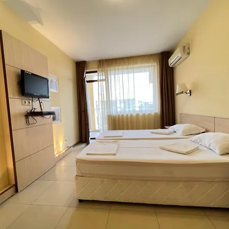 александра 호텔 3*