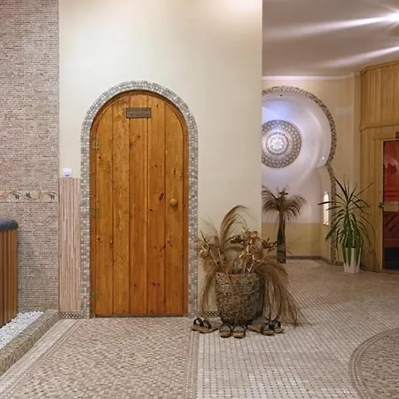 ホテル александра