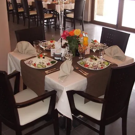 ホテル александра