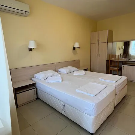 ホテル александра