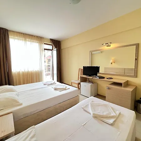 ホテル александра