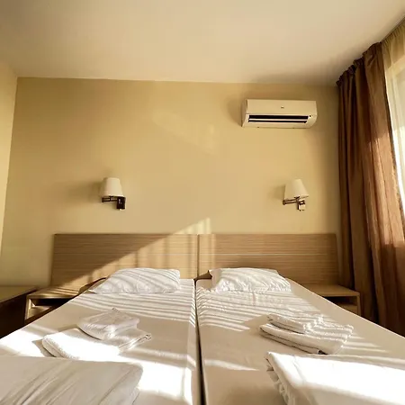 ホテル александра